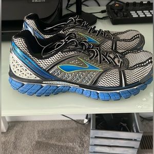 Brooks Trace 12. Size 11.5